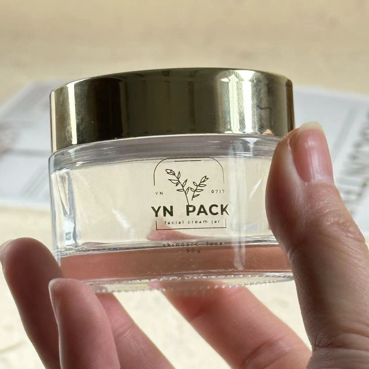 جرة زجاجية فاخرة جرة مستحضرات  - مراجعة Luxury Gold Skincare وسعره